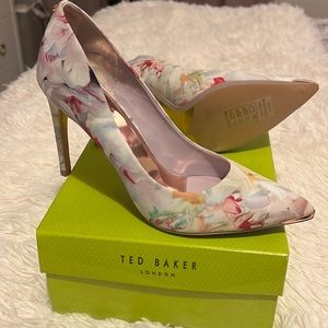 Ted Baker Satin Flower Pumps Sz 39.5
